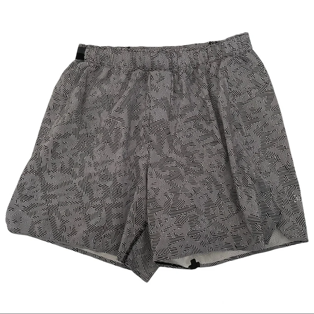 LULULEMON Surge Short 6" Lined SeaWheeze Illusionary White & Black, Like New, M